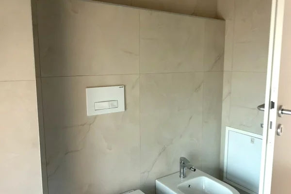 Shtepi ne shitje Apartament ne Tirane, 1+1, Mobilimi Bosh, pa mobiluar, Pagesa 110,000  Euro.