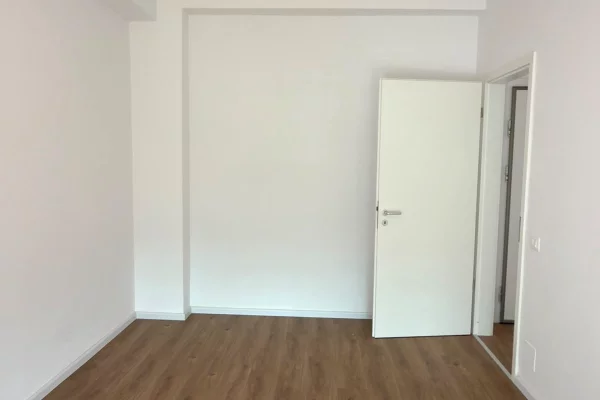 Shtepi ne shitje Apartament ne Tirane, 1+1, Mobilimi Bosh, pa mobiluar, Pagesa 110,000  Euro.