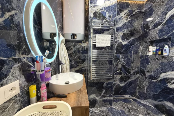 Shtepi ne shitje Apartament ne Tirane, 2+1, Mobilimi E mobiluar, Pagesa 40,000,000  Leke.