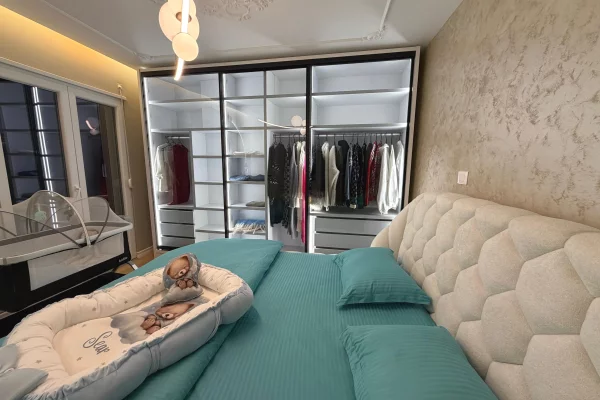 Shtepi ne shitje Apartament ne Tirane, 2+1, Mobilimi E mobiluar, Pagesa 40,000,000  Leke.