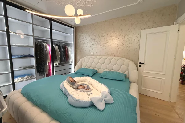 Shtepi ne shitje Apartament ne Tirane, 2+1, Mobilimi E mobiluar, Pagesa 40,000,000  Leke.