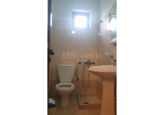 Ambiente Commerciale in Affitto 5+1 a Argirocastro - 1,200 Euro