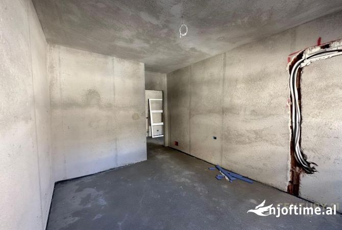 Shtepi ne shitje Apartament ne Tirane, 1+1, Mobilimi Bosh, pa mobiluar, Pagesa 70,000  Euro.