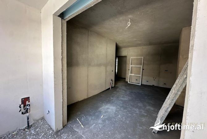 Shtepi ne shitje Apartament ne Tirane, 1+1, Mobilimi Bosh, pa mobiluar, Pagesa 70,000  Euro.