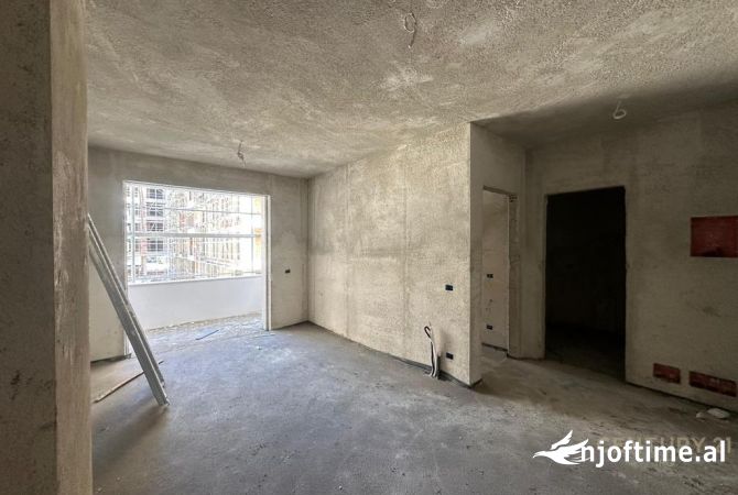 Shtepi ne shitje Apartament ne Tirane, 1+1, Mobilimi Bosh, pa mobiluar, Pagesa 70,000  Euro.