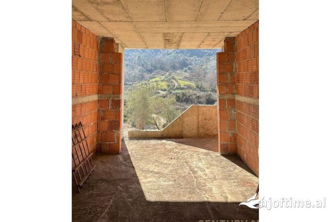 Shtepi ne shitje Apartament ne Tirane, Garsoniere, Mobilimi Bosh, pa mobiluar, Pagesa 108,000  Euro.