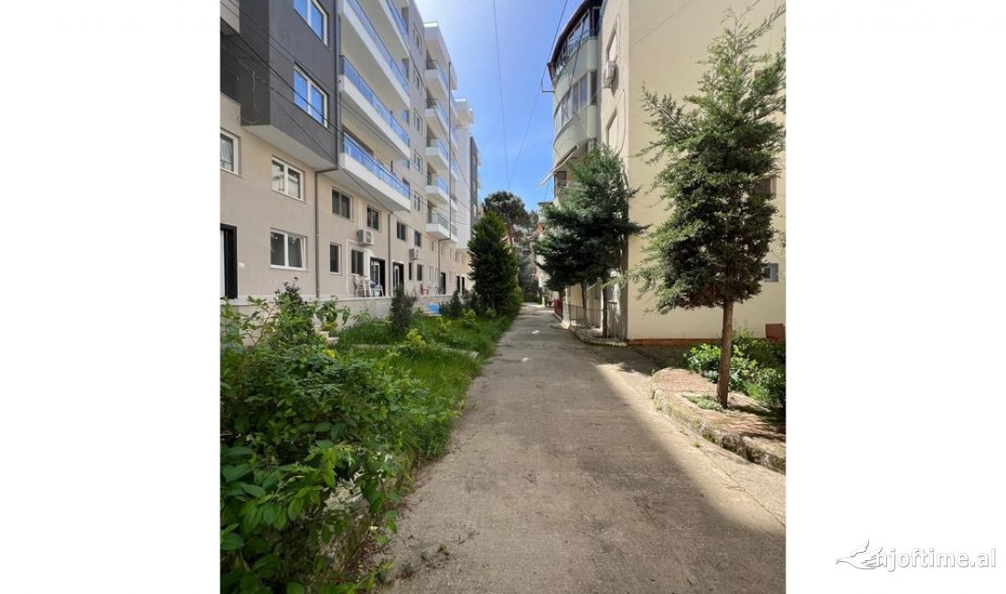 Shtepi ne shitje Apartament ne Durres, 2+1, Mobilimi E mobiluar, Pagesa 160,000  Euro.