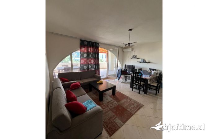 Shtepi ne shitje Apartament ne Durres, 2+1, Mobilimi E mobiluar, Pagesa 160,000  Euro.