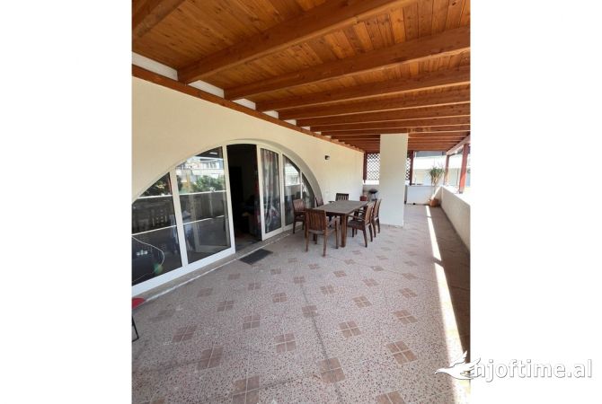 Shtepi ne shitje Apartament ne Durres, 2+1, Mobilimi E mobiluar, Pagesa 160,000  Euro.