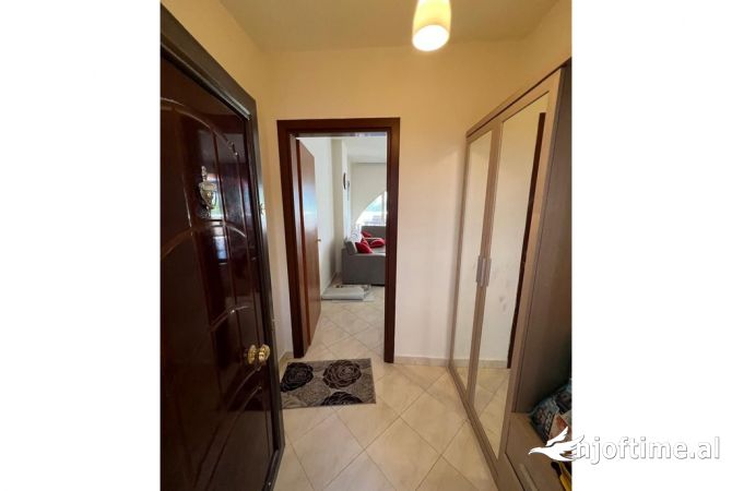 Shtepi ne shitje Apartament ne Durres, 2+1, Mobilimi E mobiluar, Pagesa 160,000  Euro.