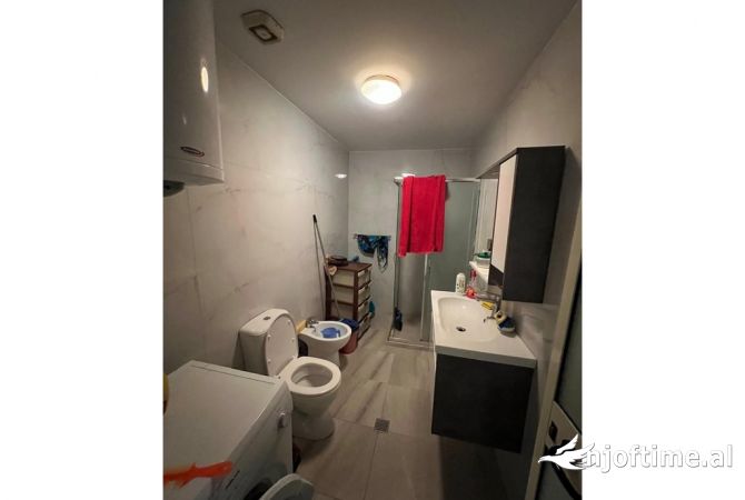 Shtepi ne shitje Apartament ne Durres, 2+1, Mobilimi E mobiluar, Pagesa 160,000  Euro.