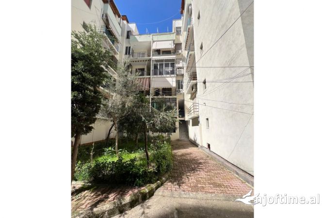 Shtepi ne shitje Apartament ne Durres, 2+1, Mobilimi E mobiluar, Pagesa 160,000  Euro.