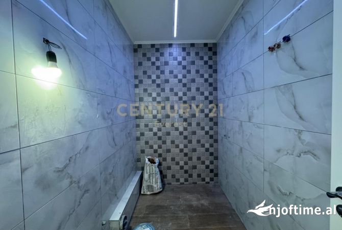 Shtepi ne shitje Apartament ne Tirane, 2+1, Mobilimi Bosh, pa mobiluar, Pagesa 124,000  Euro.