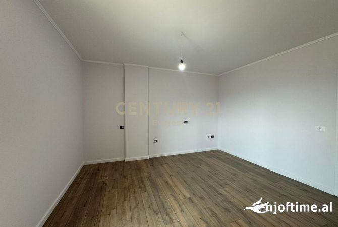 Shtepi ne shitje Apartament ne Tirane, 2+1, Mobilimi Bosh, pa mobiluar, Pagesa 124,000  Euro.