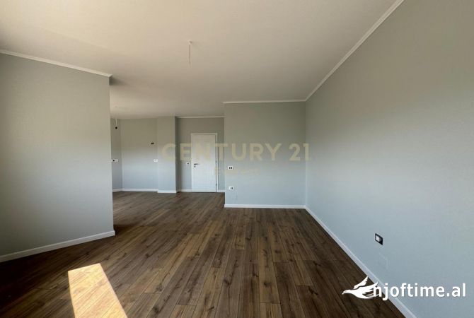 Shtepi ne shitje Apartament ne Tirane, 2+1, Mobilimi Bosh, pa mobiluar, Pagesa 124,000  Euro.