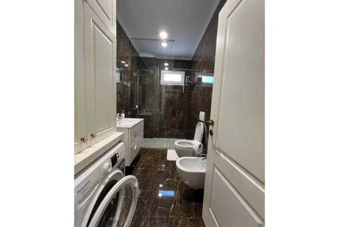 Shtepi ne shitje Apartament ne Tirane, 2+1, Mobilimi E mobiluar, Pagesa 270,000  Euro.