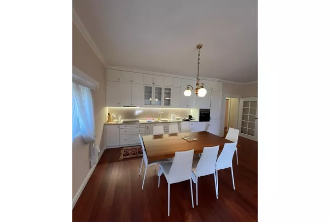 Shtepi ne shitje Apartament ne Tirane, 2+1, Mobilimi E mobiluar, Pagesa 270,000  Euro.