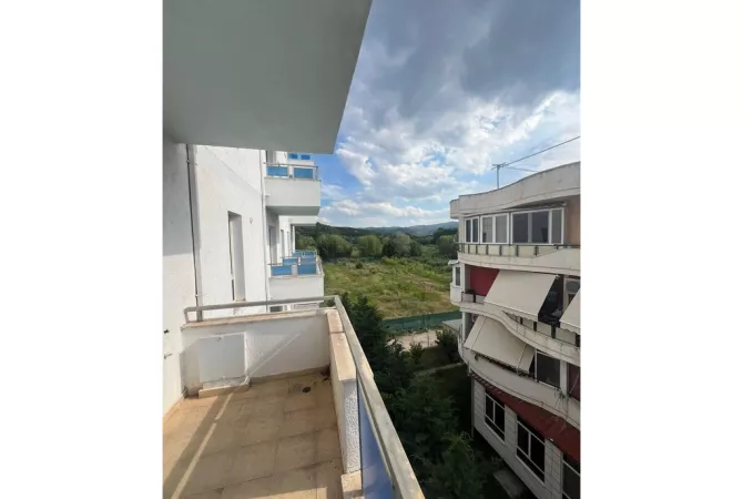 Shtepi ne shitje Apartament ne Pogradec, 1+1, Mobilimi Bosh, pa mobiluar, Pagesa 90,000  Euro.