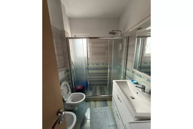 Shtepi ne shitje Apartament ne Pogradec, 2+1, Mobilimi E mobiluar, Pagesa 136,500  Euro.