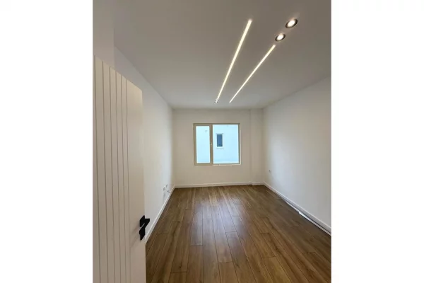 Shtepi ne shitje Apartament ne Pogradec, 1+1, Mobilimi Bosh, pa mobiluar, Pagesa 84,500  Euro.