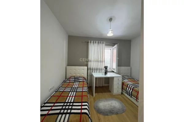 Shtepi ne shitje Apartament ne Tirane, 2+1, Mobilimi E mobiluar, Pagesa 155,000  Euro.