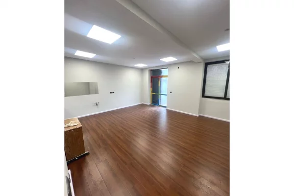 Jepen me Qera Zyra te Ali Demi prane Ish Tregut Elektrik