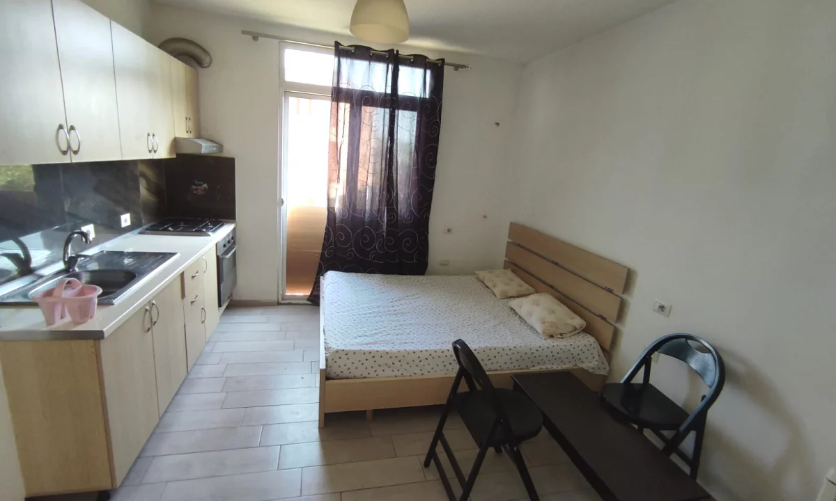 Shtepi me qera Apartament ne Tirane, Garsoniere, Mobilimi E mobiluar, Pagesa 200  Euro.