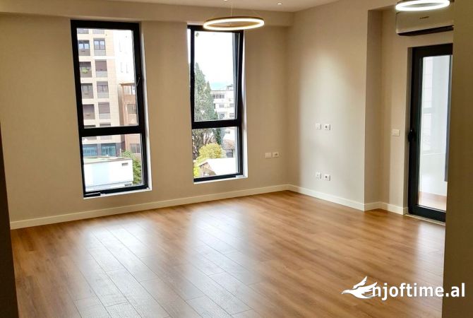 Ambient per zyra tek Rruga e Barrikadave