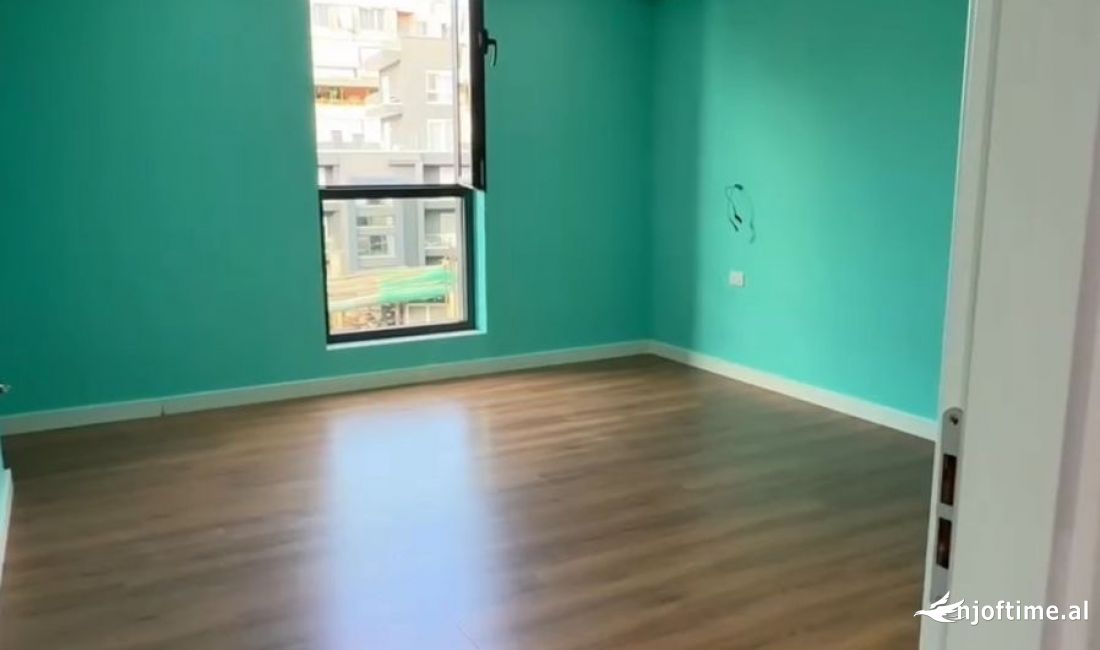 Ambient per zyra tek Rruga e Barrikadave