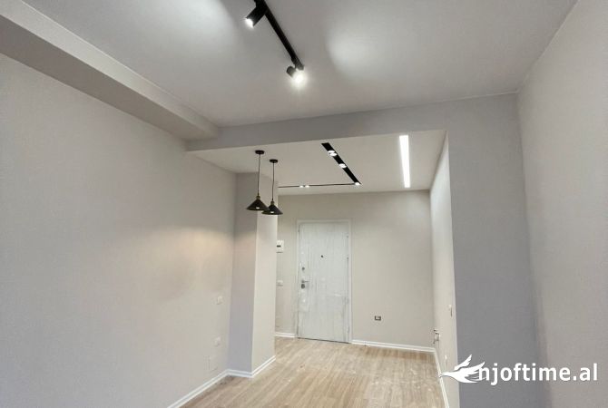 Ambient per zyra me post parkimi tek Magneti