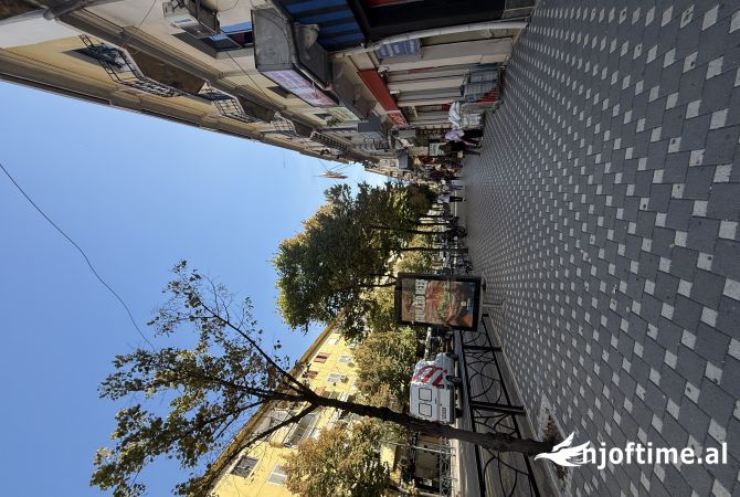 Ambiente Commerciale in Affitto 3+1 a Tirana - 30,000 Leke