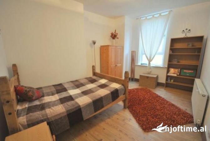 Jepet me qera apartament 2+1 ne Xhamllik tek Xhanfize Keko!