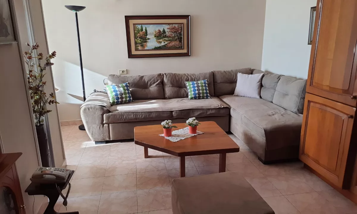 Shtepi me qera Apartament ne Tirane, 2+1, Mobilimi E mobiluar, Pagesa 600  Euro.