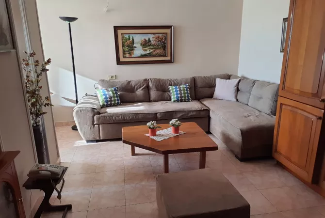 Apartament 2+1 me qera prane Pazarit te Ri, ngjitur me Ministrine e Jashtme brenda unaze !