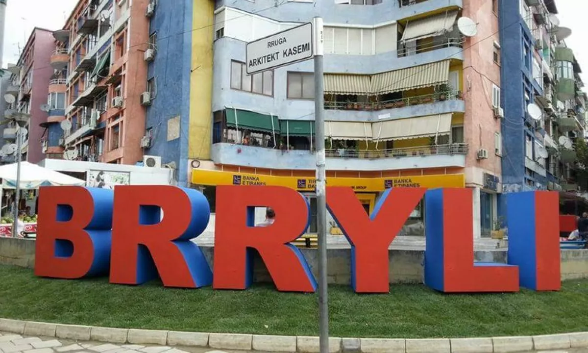 Shtepi me qera Apartament ne Tirane, 2+1, Mobilimi E mobiluar, Pagesa 550  Euro.