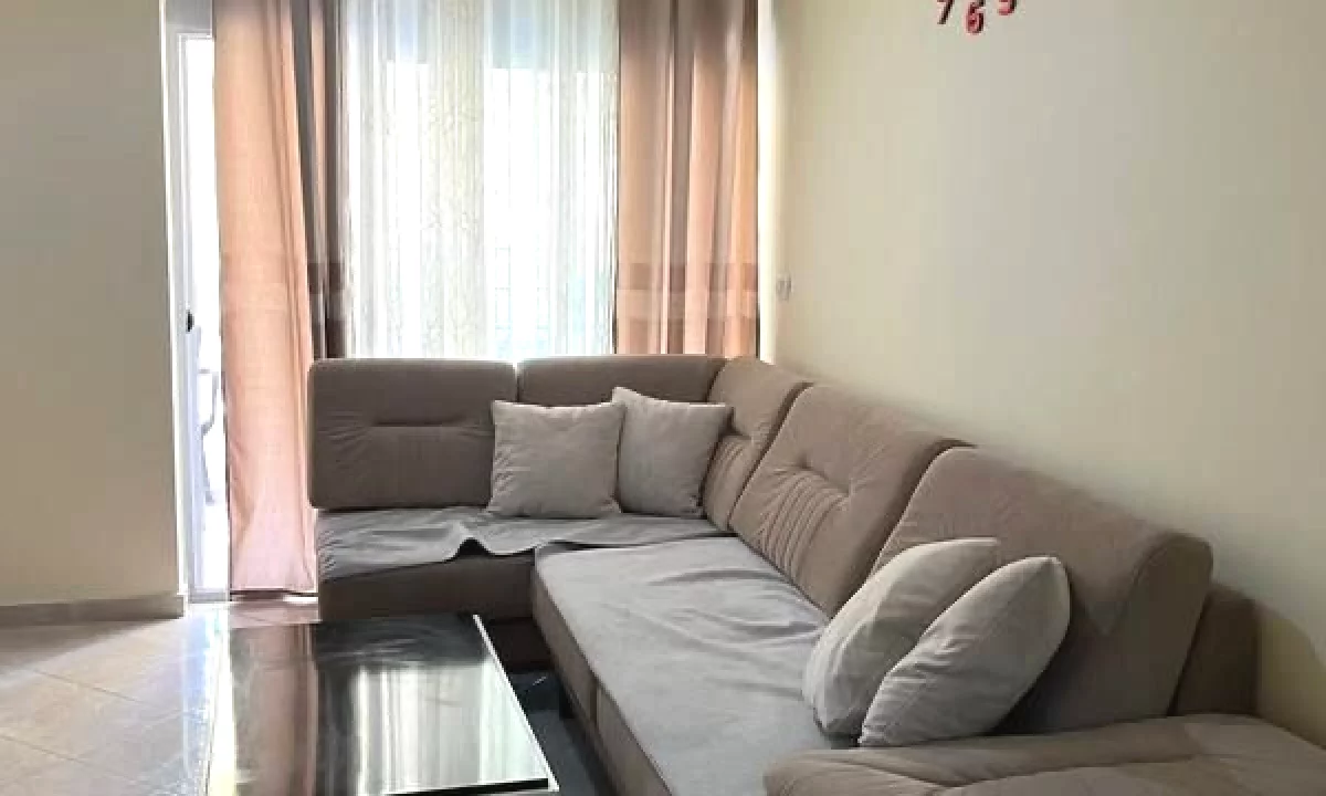 Shtepi me qera Apartament ne Tirane, 1+1, Mobilimi E mobiluar, Pagesa 400  Euro.
