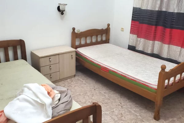 Shtepi me qera Apartament ne Tirane, 2+1, Mobilimi E mobiluar, Pagesa 45,000  Leke.