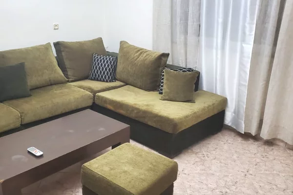 Jepet me qera apartament 2+1 pas Globes rruga Kavajes shtepi private prane Delijorgjit!