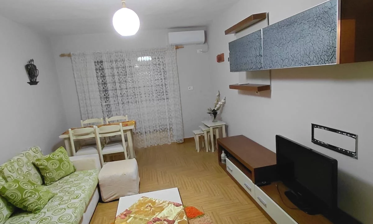 Shtepi me qera Apartament ne Tirane, 1+1, Mobilimi E mobiluar, Pagesa 400  Euro.