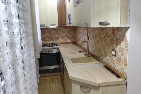 Shtepi me qera Apartament ne Tirane, 1+1, Mobilimi E mobiluar, Pagesa 400  Euro.