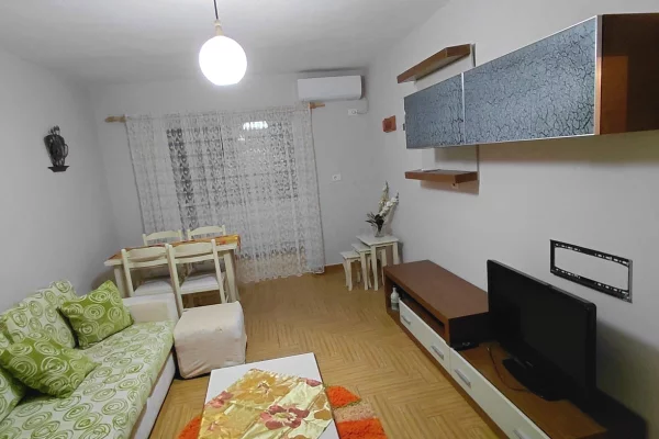 Shtepi me qera 1+1 ne Tirane - 400 Euro