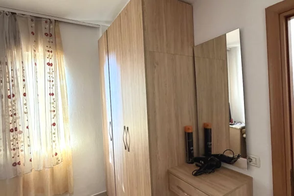 Shtepi me qera 2+1 ne Tirane - 40,000 Leke