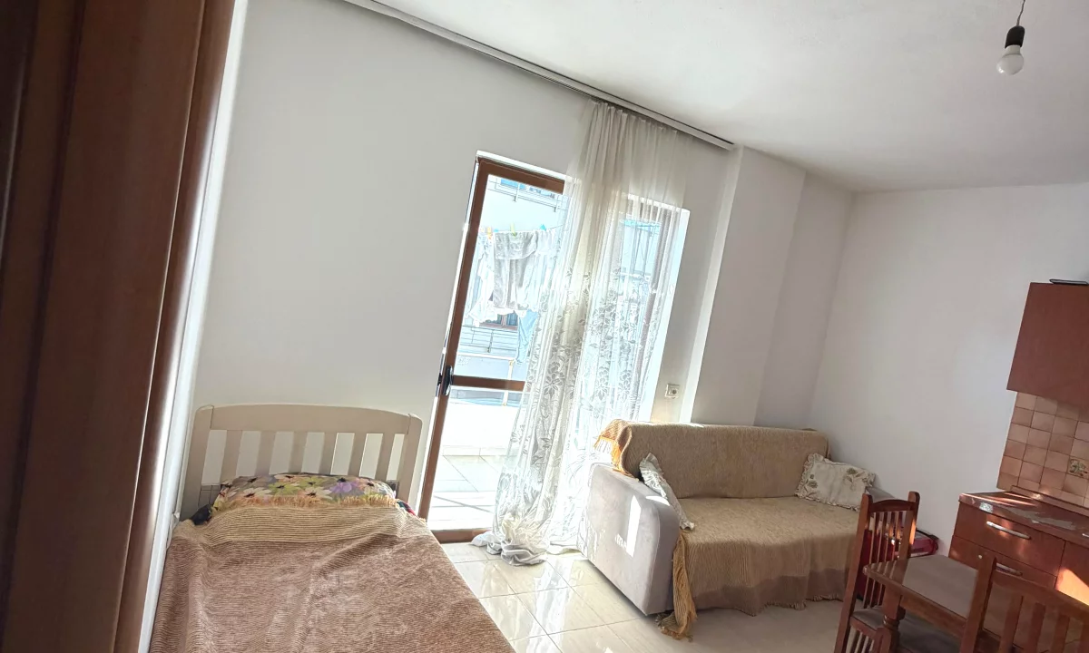 Shtepi me qera Apartament ne Tirane, 1+1, Mobilimi E mobiluar, Pagesa 35,000  Leke.