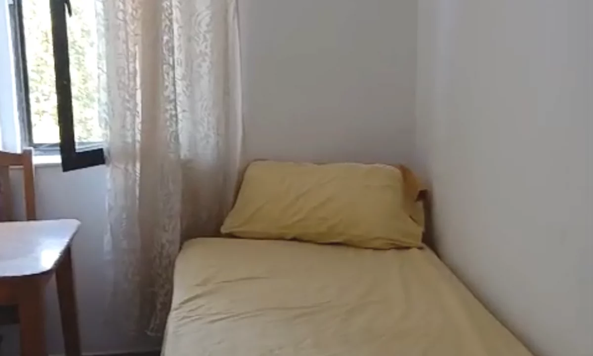 Shtepi me qera Apartament ne Tirane, Garsoniere, Mobilimi E mobiluar, Pagesa 15,000  Leke.
