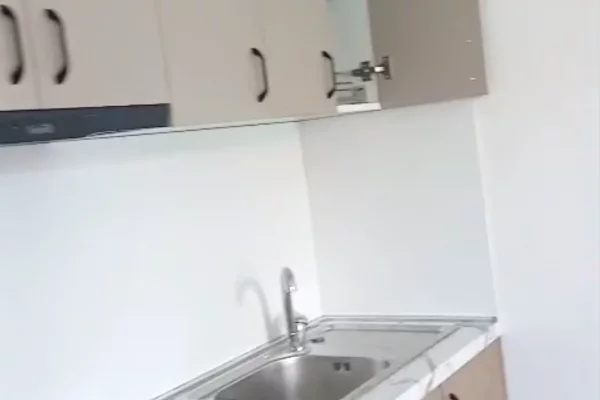 Shtepi me qera Apartament ne Tirane, Garsoniere, Mobilimi E mobiluar, Pagesa 15,000  Leke.