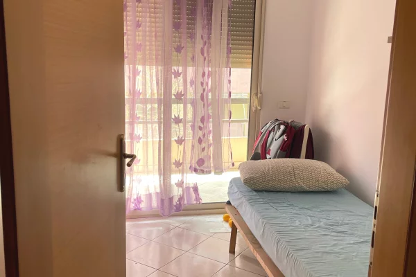 Shtepi me qera Apartament ne Tirane, 2+1, Mobilimi E mobiluar, Pagesa 50,000  Leke.