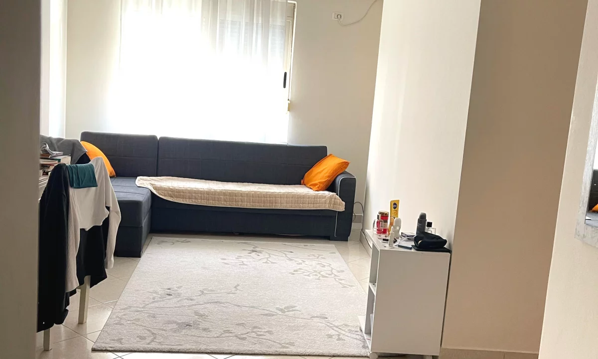 Shtepi me qera Apartament ne Tirane, 2+1, Mobilimi E mobiluar, Pagesa 50,000  Leke.