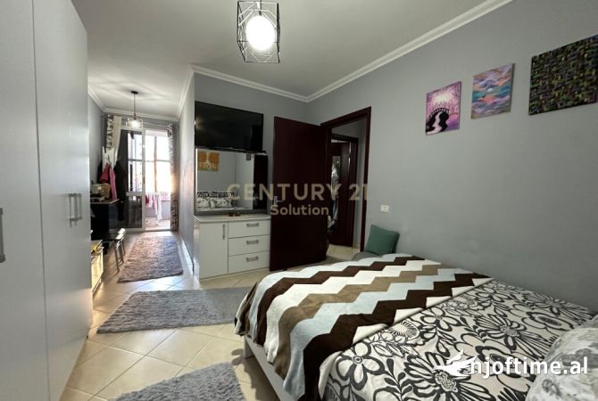 Shtepi ne shitje Apartament ne Tirane, 2+1, Mobilimi E mobiluar, Pagesa 122,000  Euro.