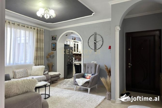 Shtepi ne shitje Apartament ne Tirane, 2+1, Mobilimi E mobiluar, Pagesa 122,000  Euro.