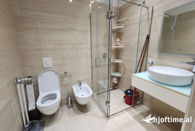 Shtepi me qera Apartament ne Tirane, 3+1, Mobilimi E mobiluar, Pagesa 1,500  Euro.